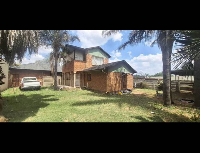 15 BEDROOM HOUSE FOR SALE IN KEMPTON PARK EXT 02